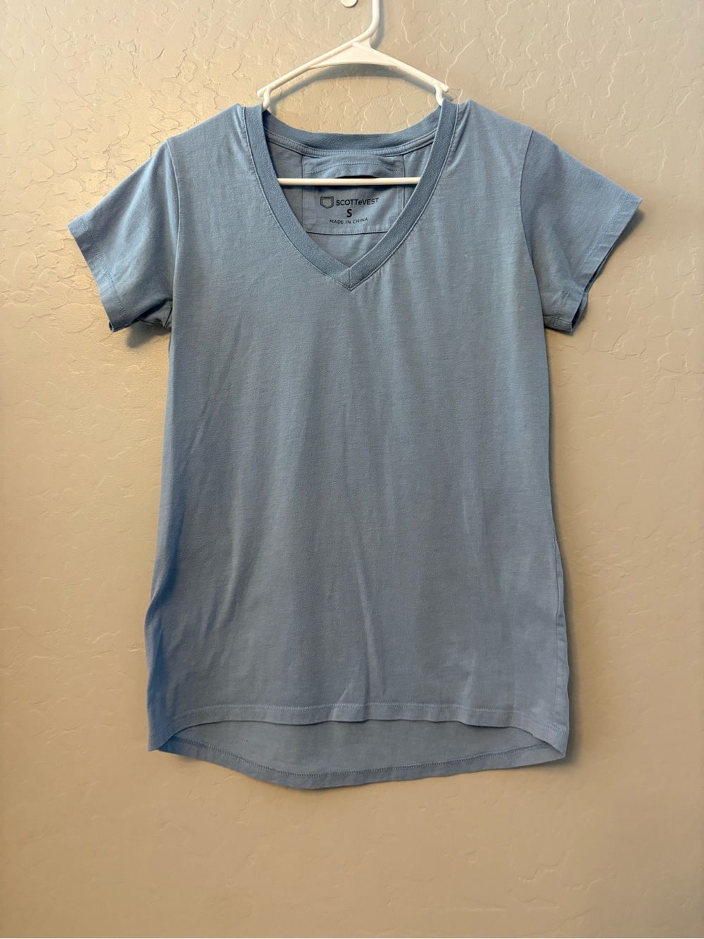 Scottevest women's light blue v-neck short sleeve hidden pocket t-shirt small